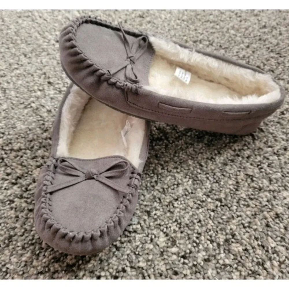 Youth Girls Faux Suede Moccasin Slippers Gray Size 7 Faux Fur Lined Cozy Comfort